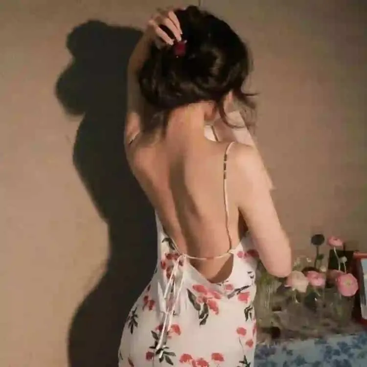 【高分伦理】《砂之女》超清修复在线观看：被困在沙谷里被迫与寡妇交配繁衍的昆虫学家，绝望的生存隐喻